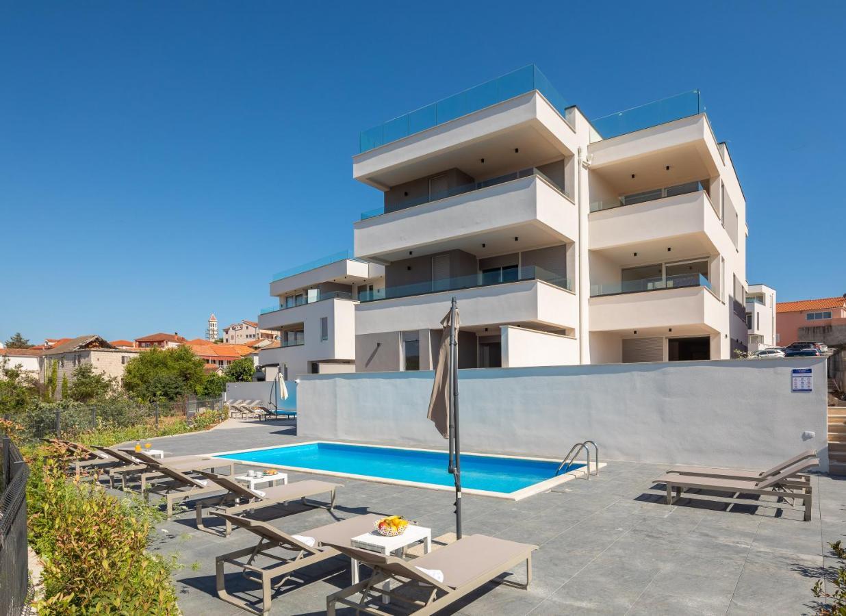 Apartment Alegria In Okrug With Heated Pool, Sea View, Jacuzzi, Wifi Trogir Bagian luar foto