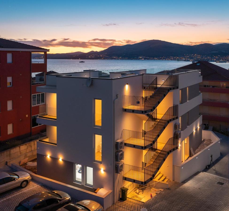 Apartment Alegria In Okrug With Heated Pool, Sea View, Jacuzzi, Wifi Trogir Bagian luar foto