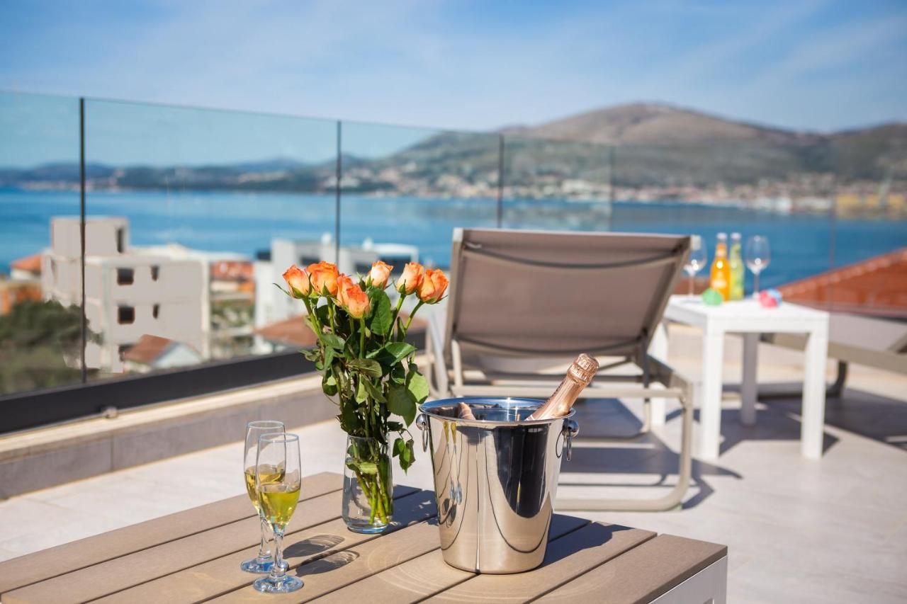 Apartment Alegria In Okrug With Heated Pool, Sea View, Jacuzzi, Wifi Trogir Bagian luar foto
