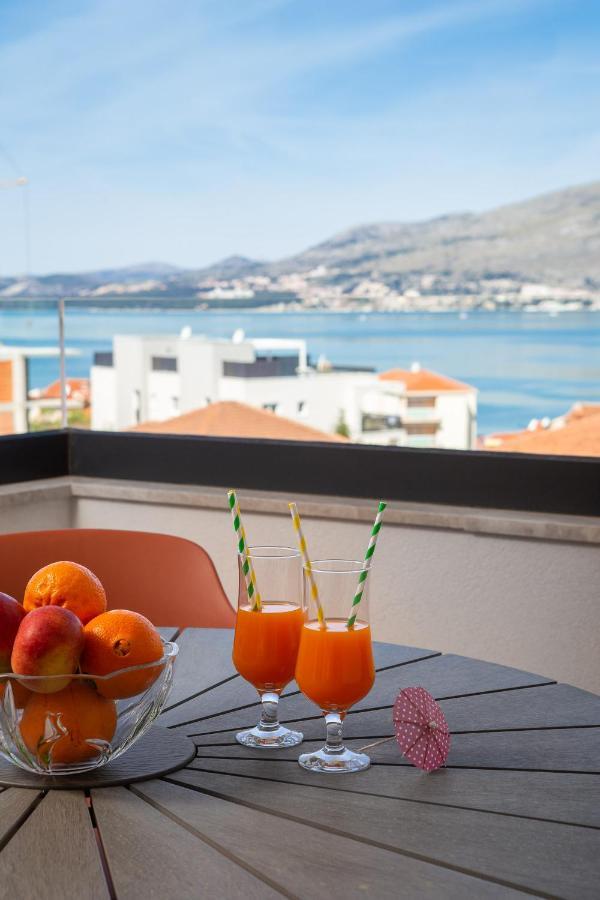 Apartment Alegria In Okrug With Heated Pool, Sea View, Jacuzzi, Wifi Trogir Bagian luar foto
