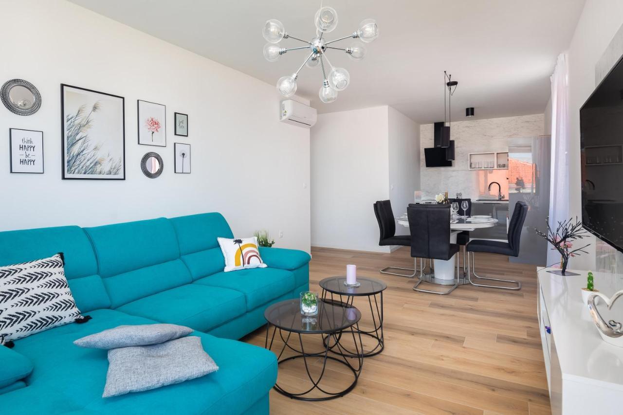 Apartment Alegria In Okrug With Heated Pool, Sea View, Jacuzzi, Wifi Trogir Bagian luar foto