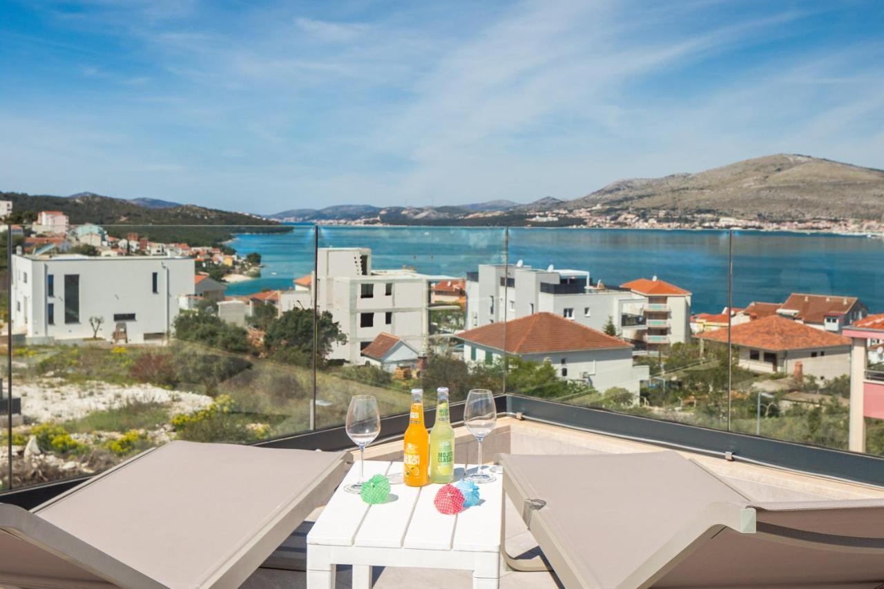 Apartment Alegria In Okrug With Heated Pool, Sea View, Jacuzzi, Wifi Trogir Bagian luar foto