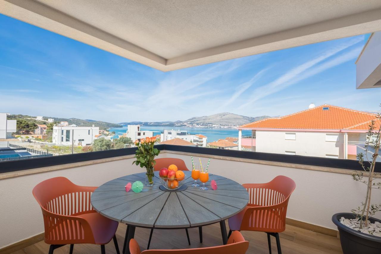 Apartment Alegria In Okrug With Heated Pool, Sea View, Jacuzzi, Wifi Trogir Bagian luar foto