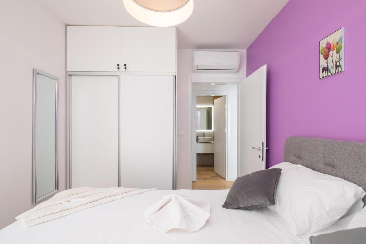 Apartment Alegria In Okrug With Heated Pool, Sea View, Jacuzzi, Wifi Trogir Bagian luar foto
