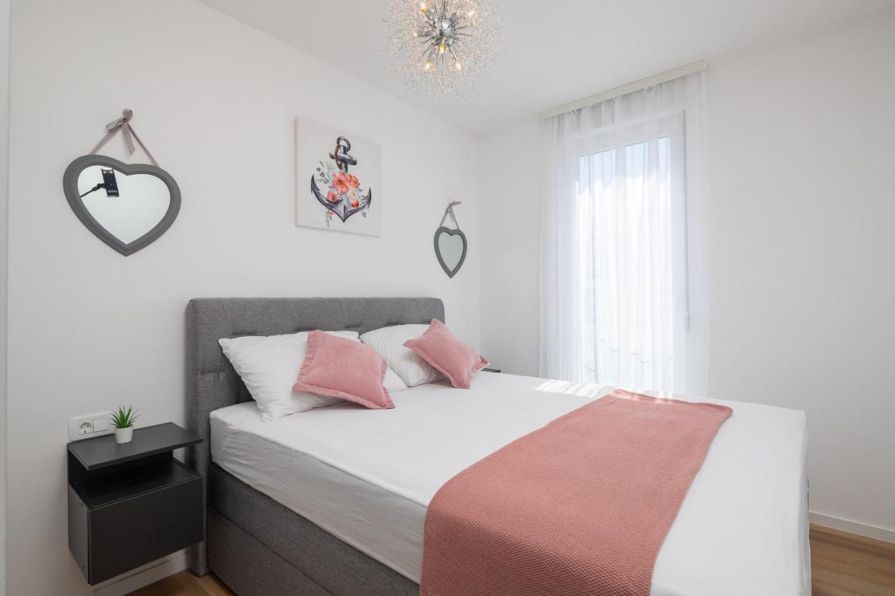 Apartment Alegria In Okrug With Heated Pool, Sea View, Jacuzzi, Wifi Trogir Bagian luar foto