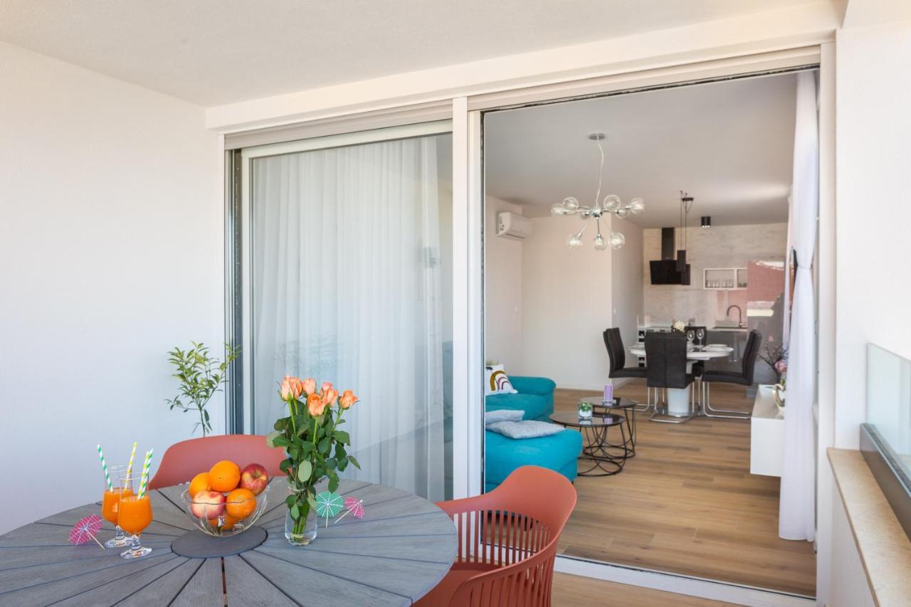 Apartment Alegria In Okrug With Heated Pool, Sea View, Jacuzzi, Wifi Trogir Bagian luar foto